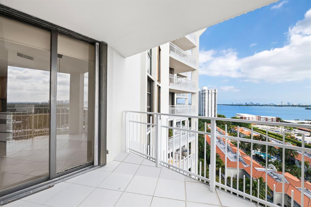 1000 Quayside Terrace, Unit 1606 Miami, FL 33138 - Photo 12 of 57