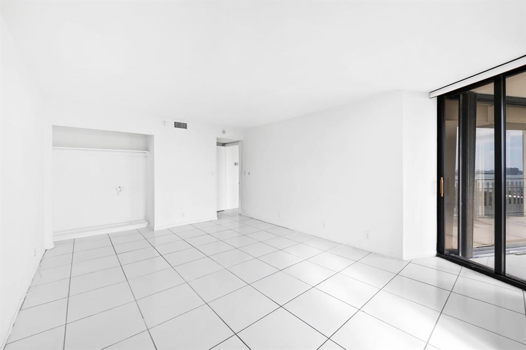 1000 Quayside Terrace, Unit 1606 Miami, FL 33138 - Photo 19 of 57 Primary Bedroom