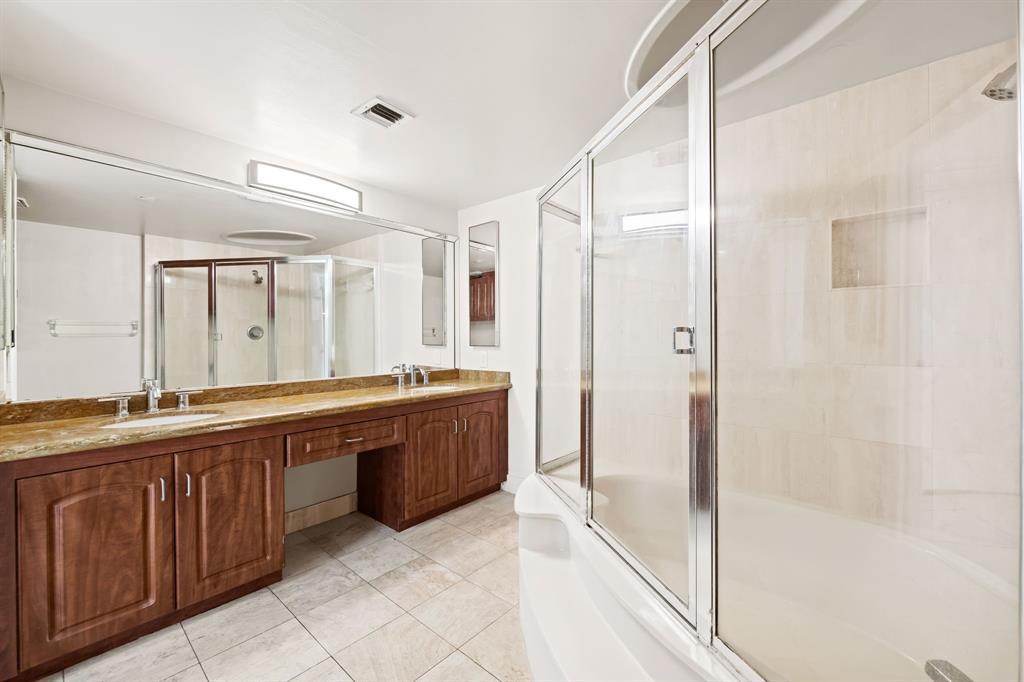 1000 Quayside Terrace, Unit 1606 Miami, FL 33138 - Photo 21 of 57 Primary Bathroom