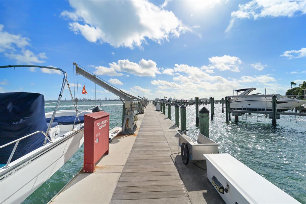 1000 Quayside Terrace, Unit 1606 Miami, FL 33138 - Photo 29 of 57 Marina