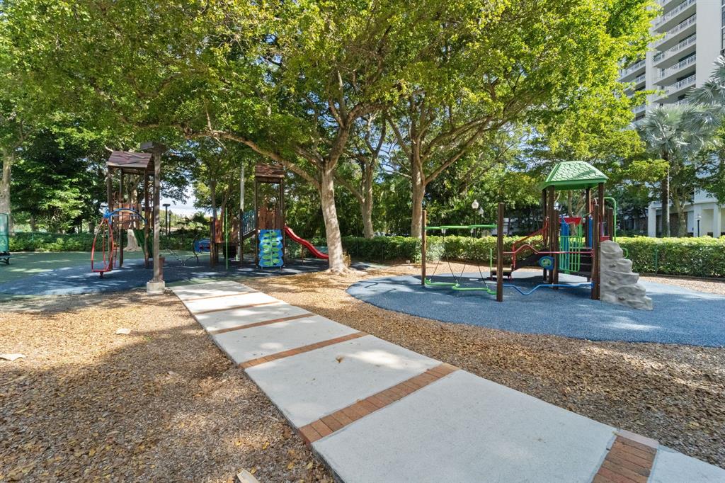 1000 Quayside Terrace, Unit 1606 Miami, FL 33138 - Photo 51 of 57 Playground