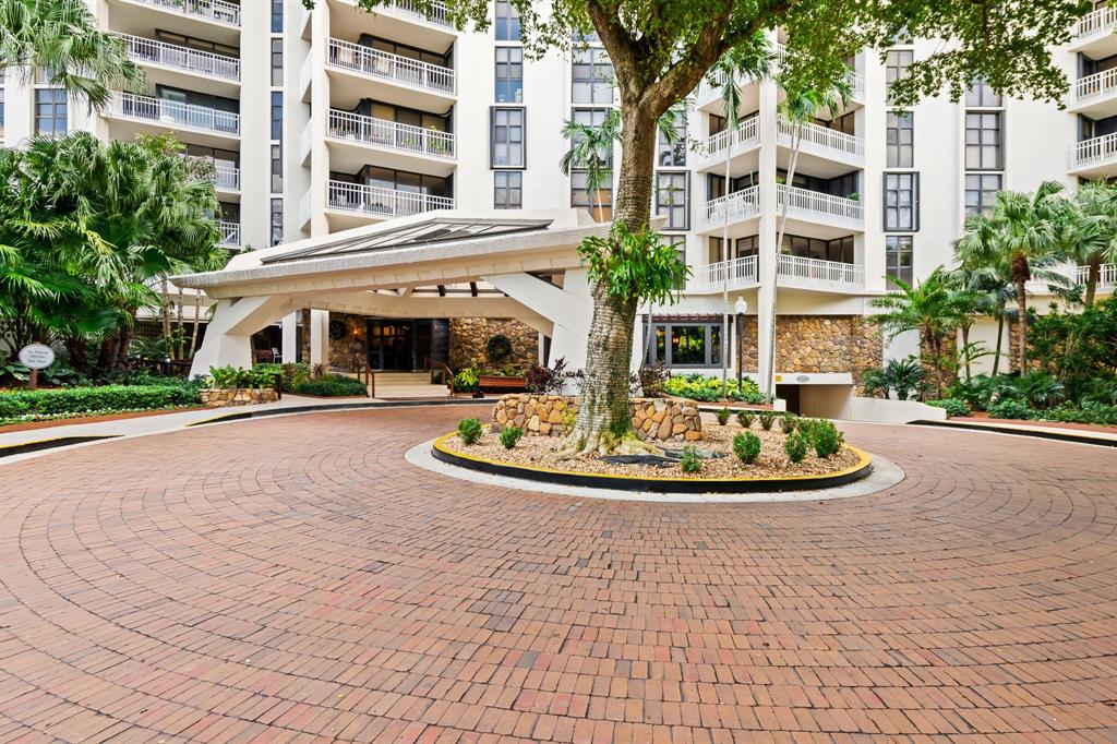 1000 Quayside Terrace, Unit 1606 Miami, FL 33138 - Photo 7 of 57