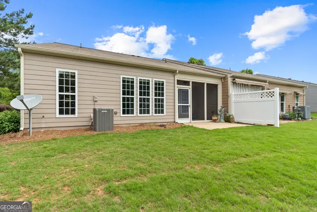 a view of a house with a backyard