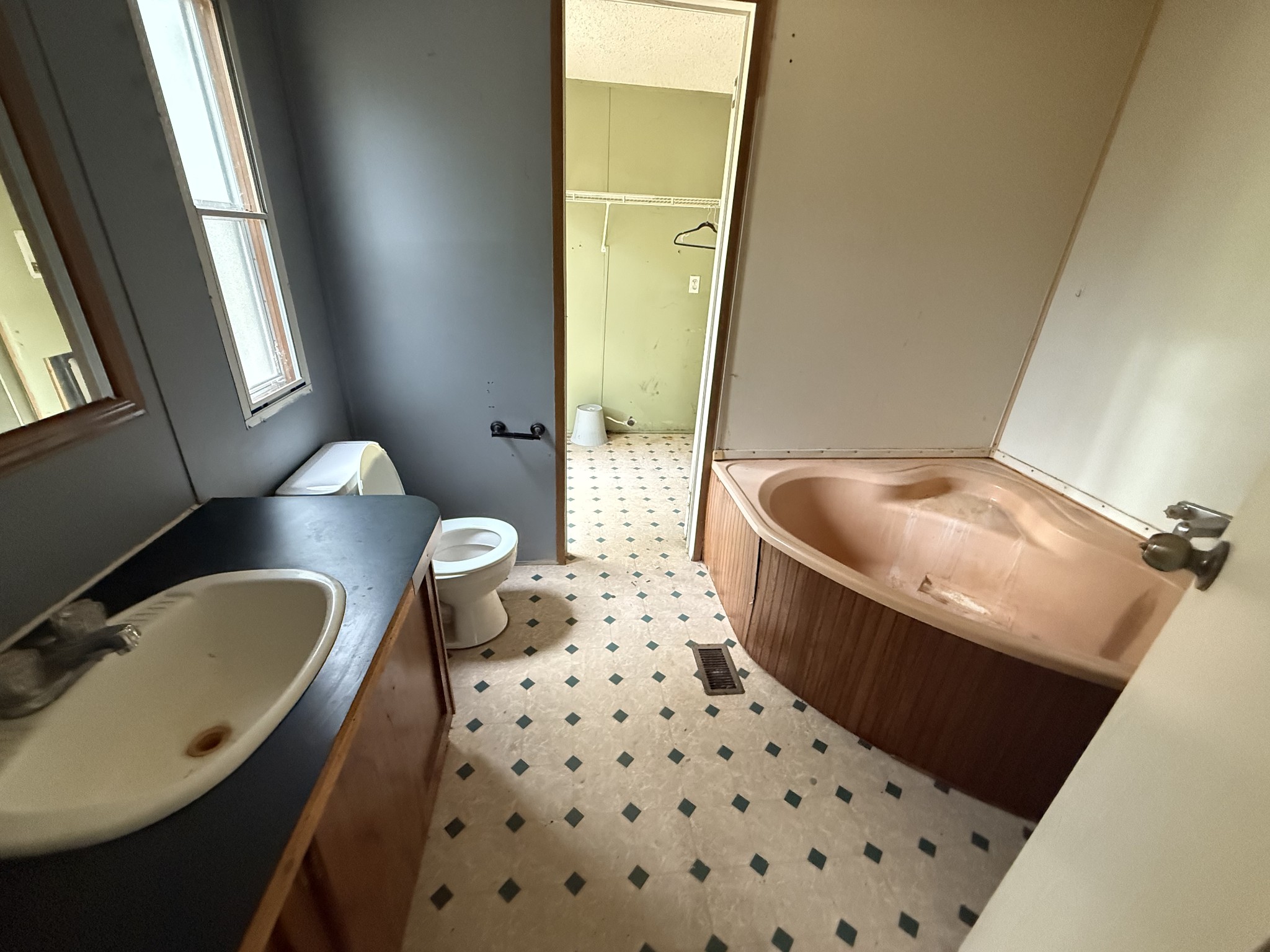 130 Hawk Ridge Road Summertown, TN 38483 - Photo 14 of 14 a bathroom with a sink toilet and shower