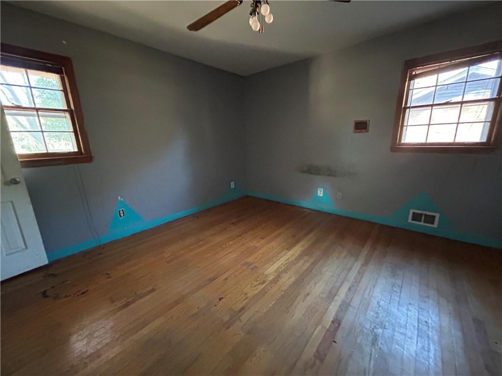 4315 York Road Atlanta, GA 30337 - Photo 21 of 24 an empty room with a window