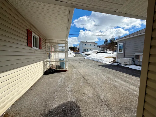 $114,900 | 187 Mountainview Avenue, Madawaska, ME 04756