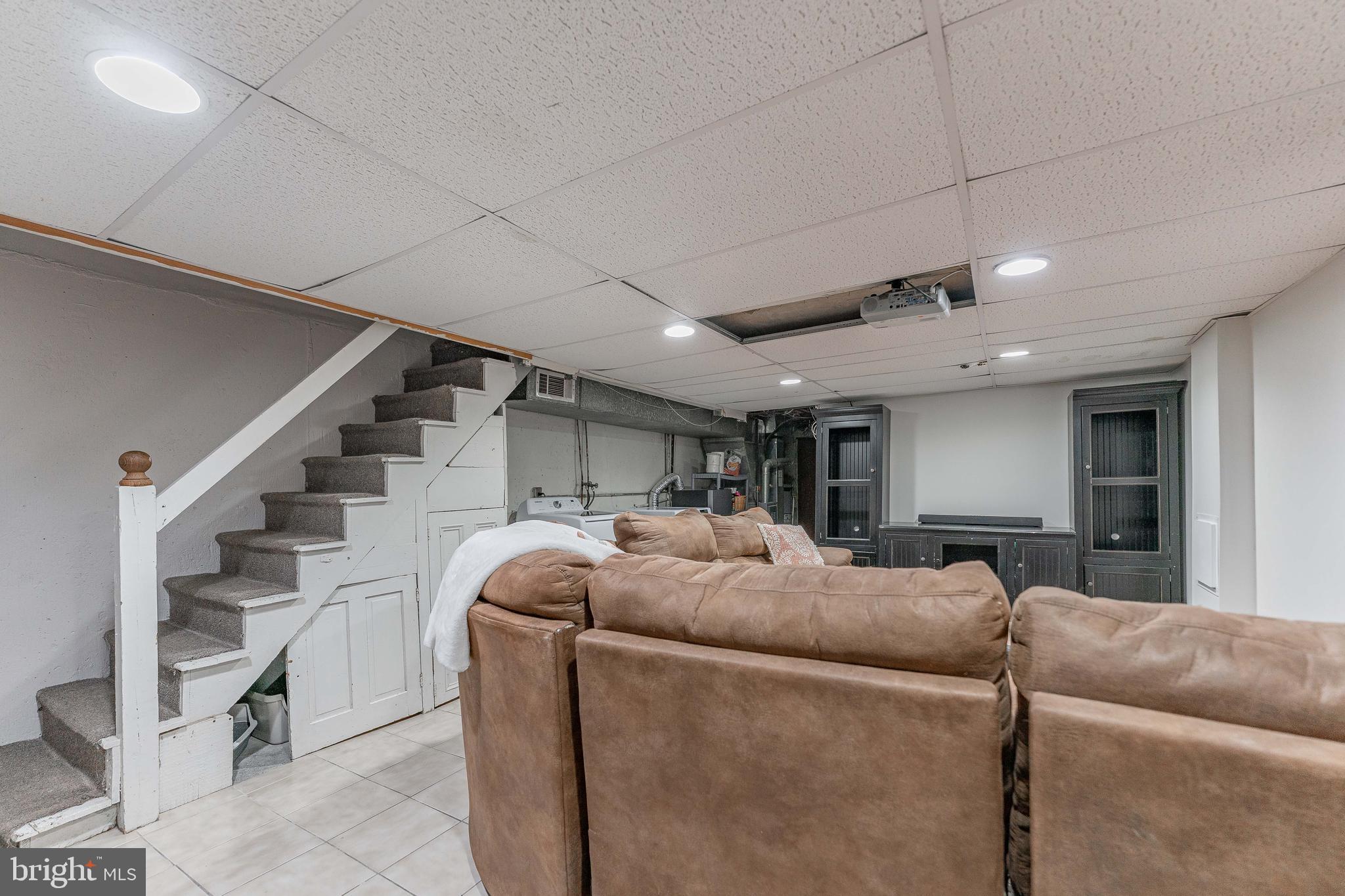 872 Fairfax Road Drexel Hill, PA 19026 - Photo 28 of 31 a living room with furniture