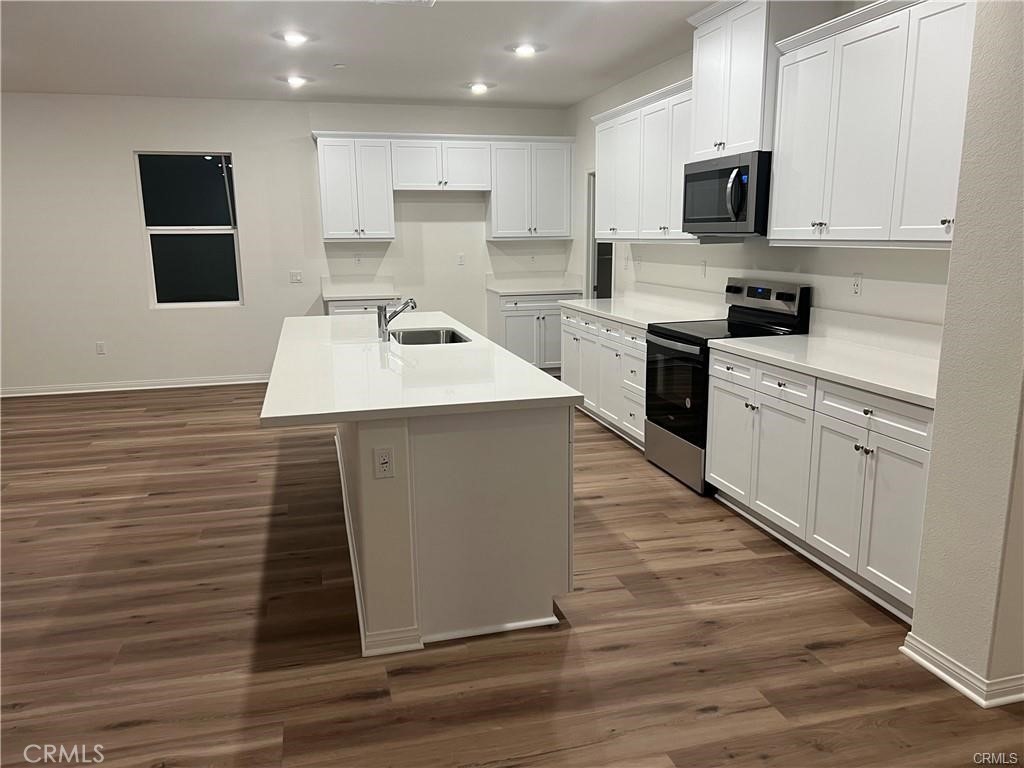 7616 Nectarsweet Drive Riverside, CA 92507 - Photo 4 of 20 Counter