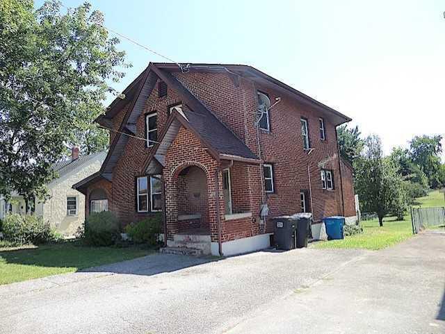 417 Fieldale Road Northeast Roanoke, VA 24012 - Photo 29 of 34 a front view of a house with a garden