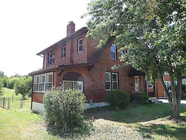 417 Fieldale Road Northeast Roanoke, VA 24012 - Photo 4 of 37 a front view of a house with garden