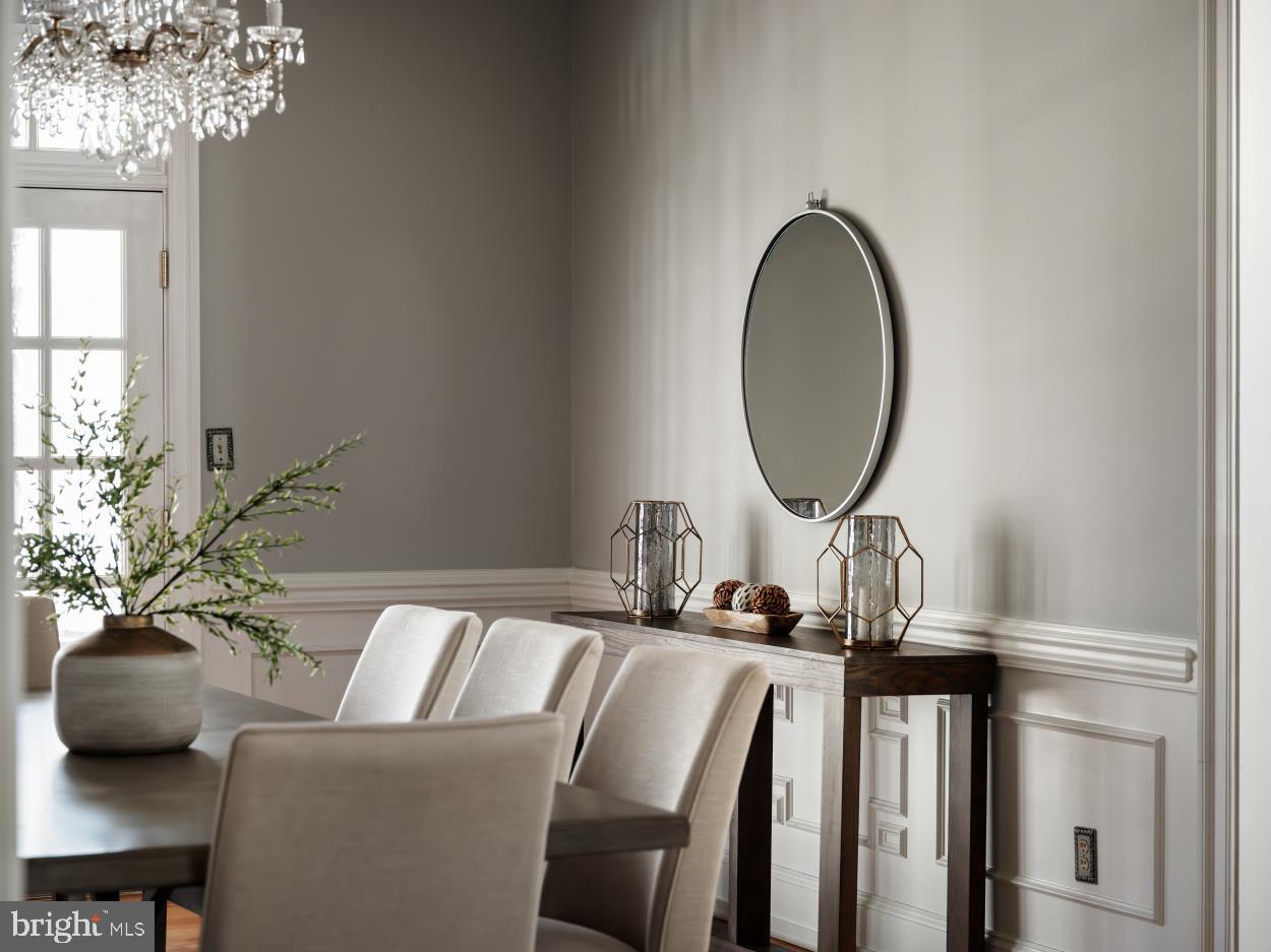 5930 Wilson Road Marshall, VA 20115 - Photo 19 of 46 a living room with furniture a mirror and a potted plant