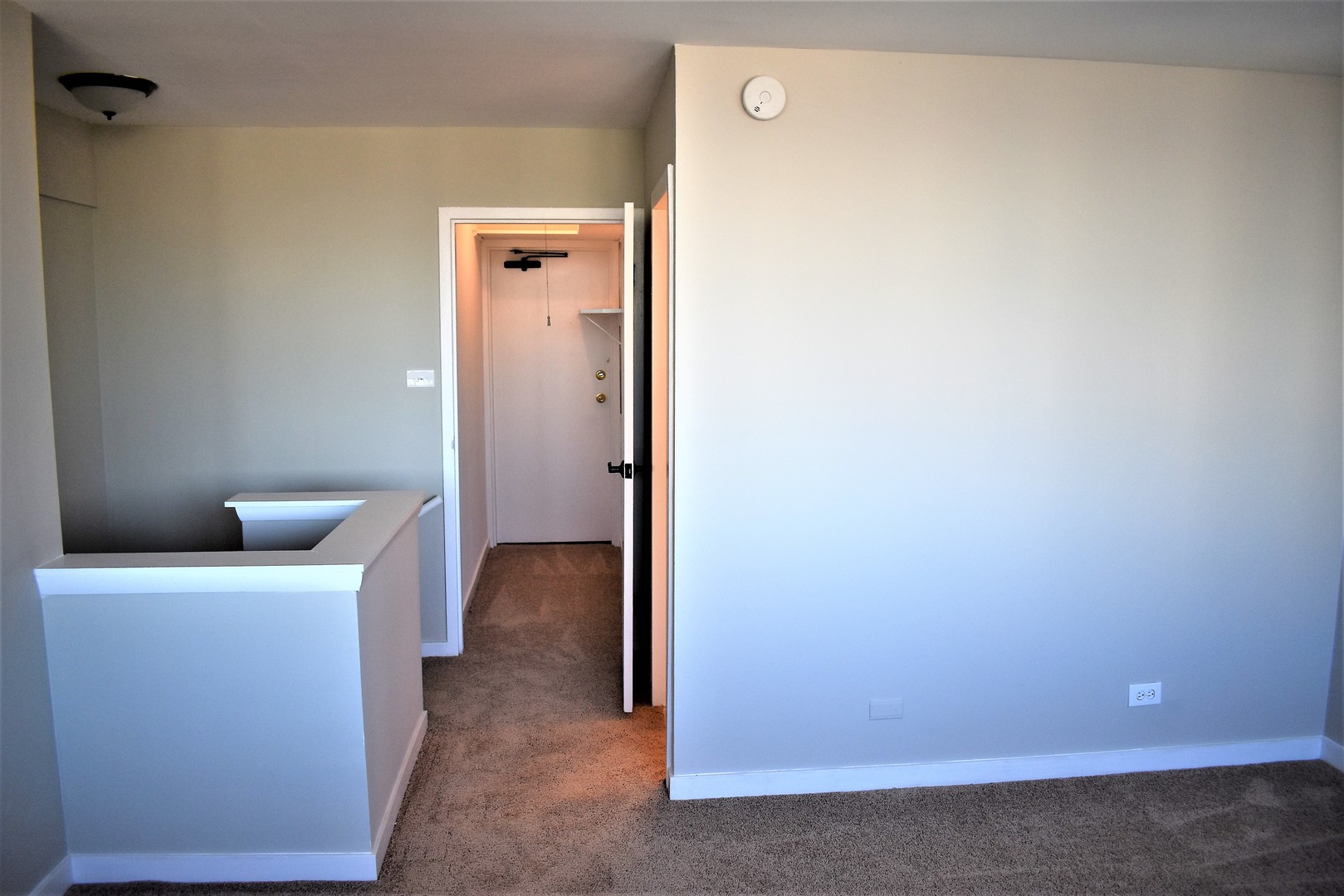 6166 North Sheridan Road, Unit 10D Chicago, IL 60660 - Photo 11 of 23 a view of a room with a washer and dryer
