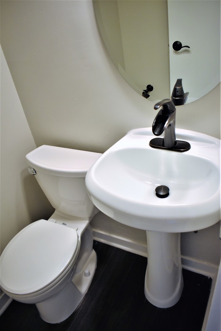 6166 North Sheridan Road, Unit 10D Chicago, IL 60660 - Photo 19 of 23 a bathroom with a sink and a toilet