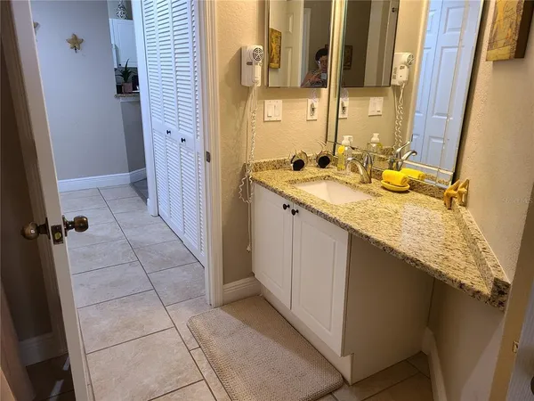 $2,200 | 5174 Northridge Road, Unit 112, Sarasota, FL 34238