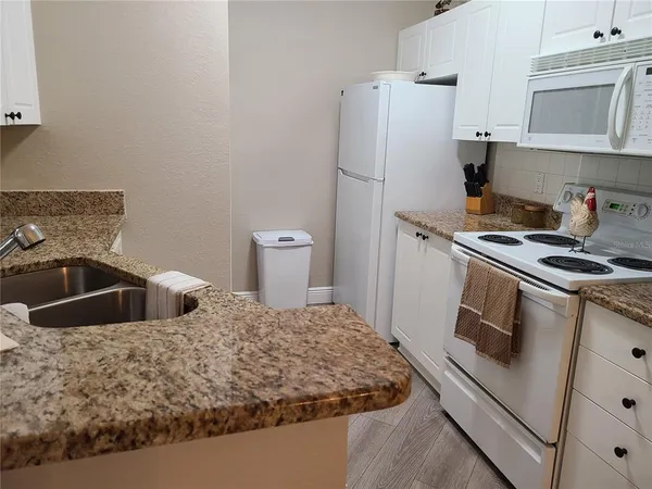 $2,200 | 5174 Northridge Road, Unit 112, Sarasota, FL 34238