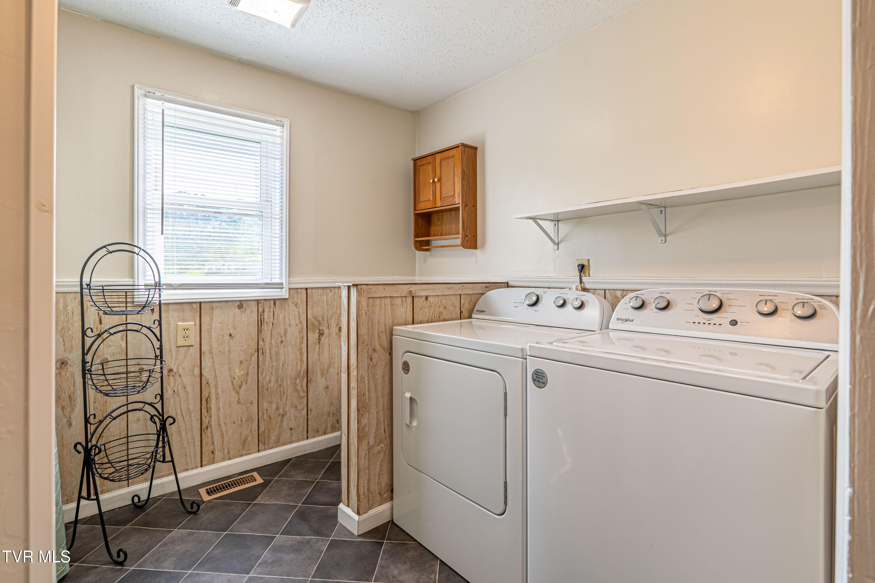 9025 Nininger Road Bristol, VA 24202 - Photo 16 of 46 Laundry Area
