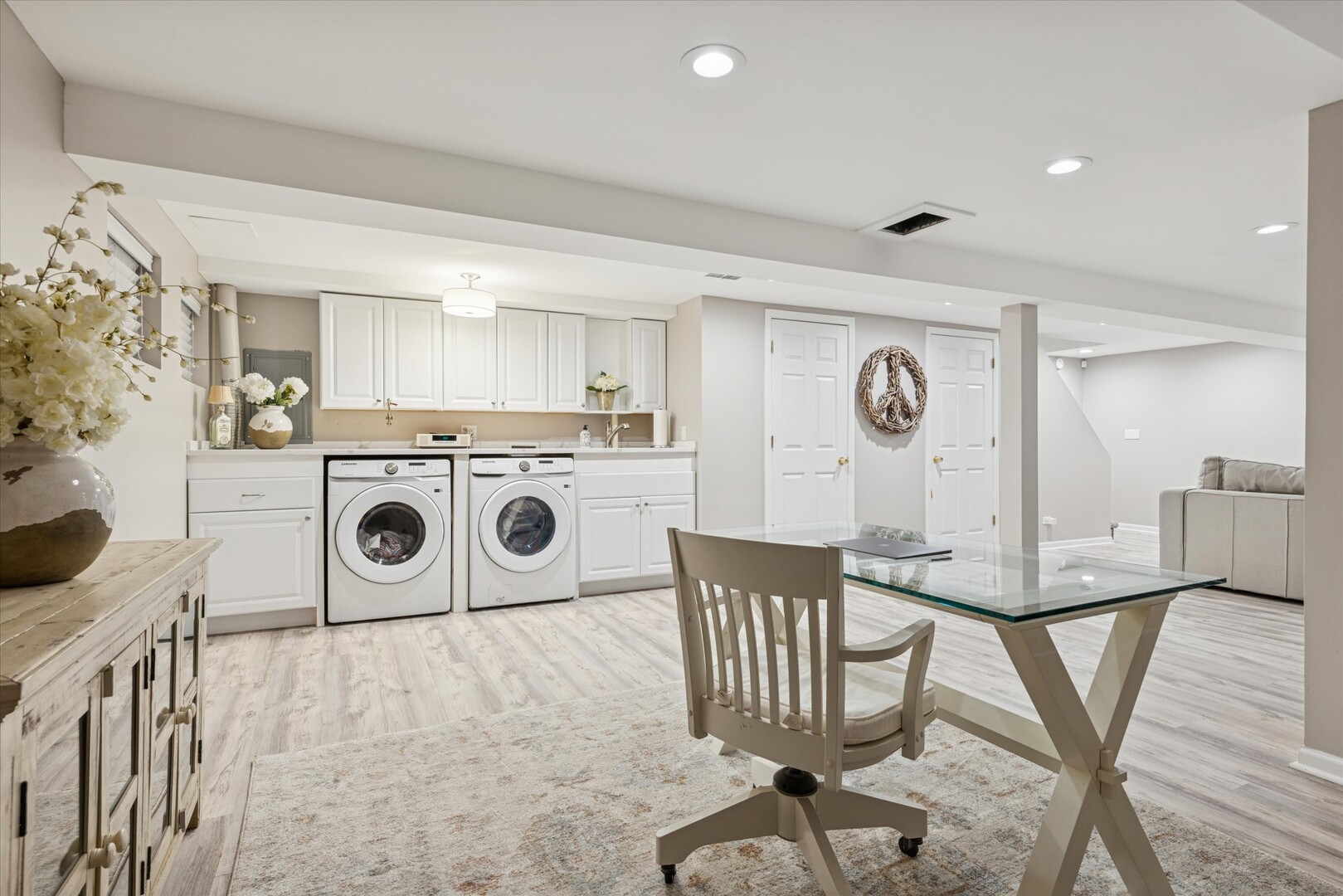 494 Old Surrey Road Hinsdale, IL 60521 - Photo 15 of 21 a view of a kitchen with furniture and windows