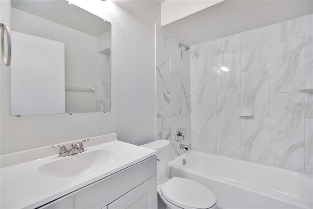 1537 Rivers Edge Drive Orlando, FL 32825 - Photo 19 of 30 a bathroom with a sink toilet and bathtub