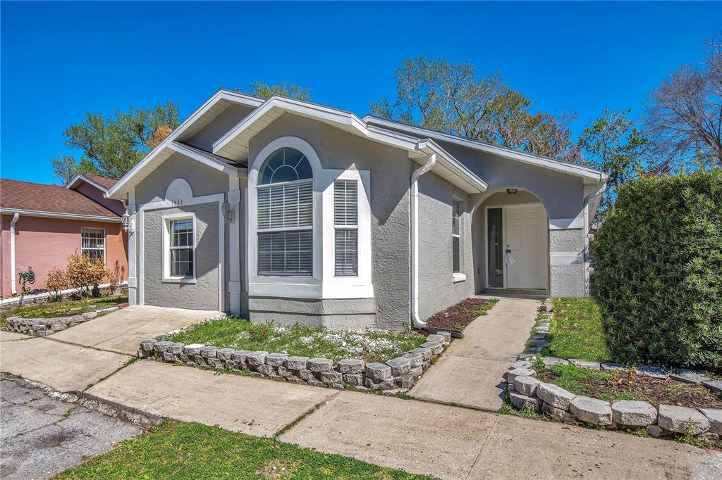 1537 Rivers Edge Drive Orlando, FL 32825 - Photo 2 of 30 a front view of a house with garden