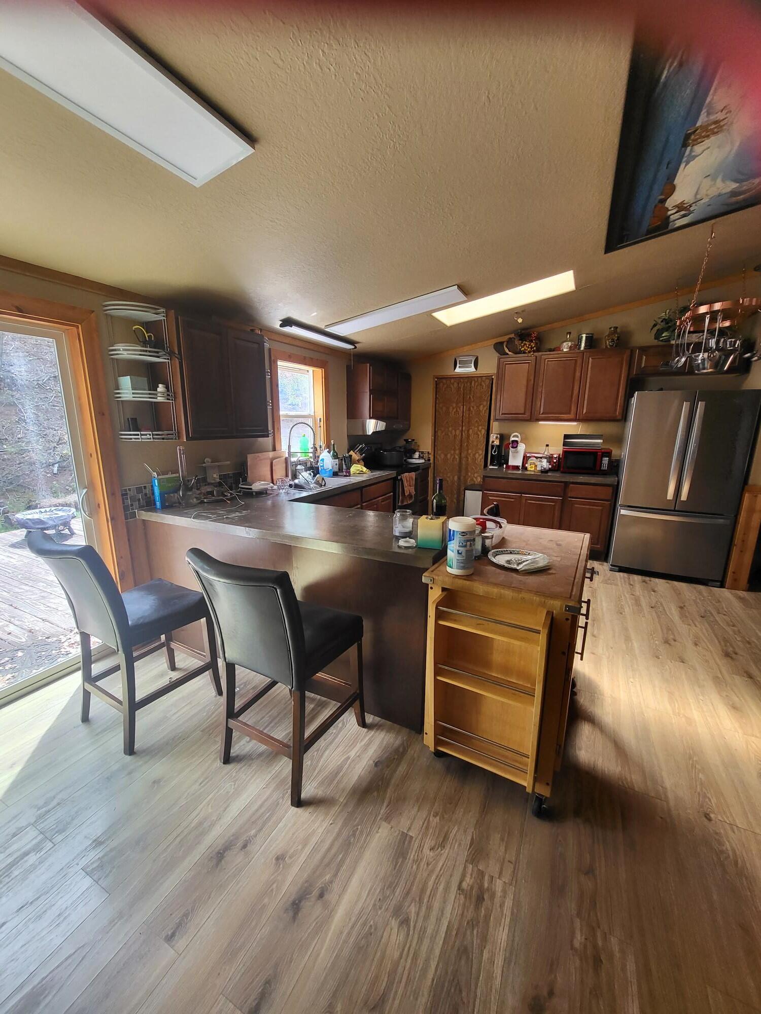 962 Indian Creek Road Selma, OR 97538 - Photo 3 of 42 Kitchen with Breakfast Bar