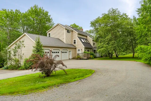 $499,000 | 5 Hillside Place, Unit 2, Boothbay, ME 04537