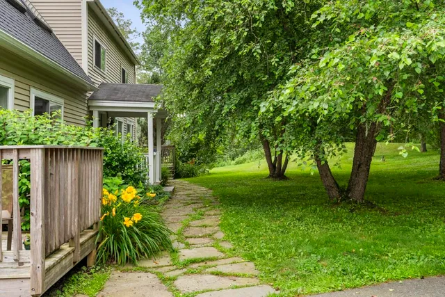 $499,000 | 5 Hillside Place, Unit 2, Boothbay, ME 04537