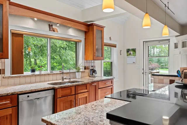 $499,000 | 5 Hillside Place, Unit 2, Boothbay, ME 04537