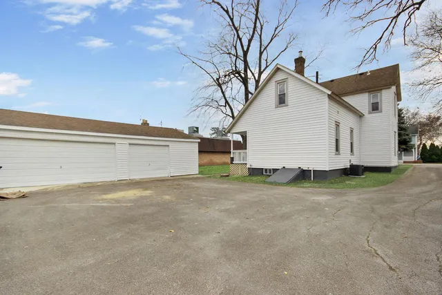 a view of backyard of house