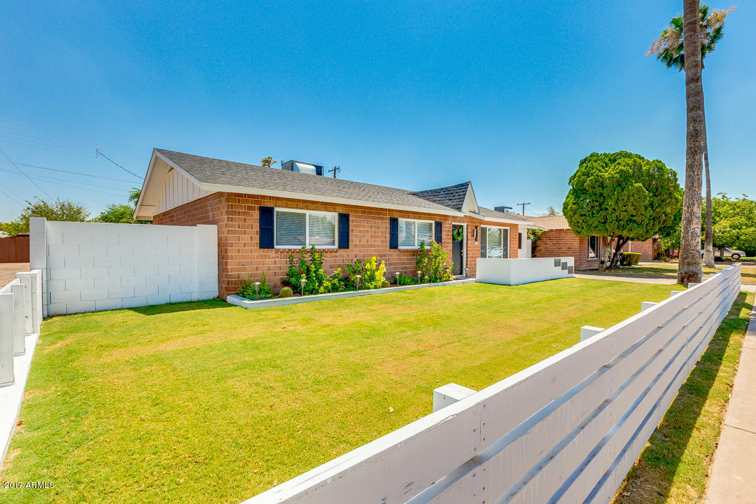 8525 East Chaparral Road Scottsdale, AZ 85250 - Photo 35 of 35 Emerald Green Front Lawn