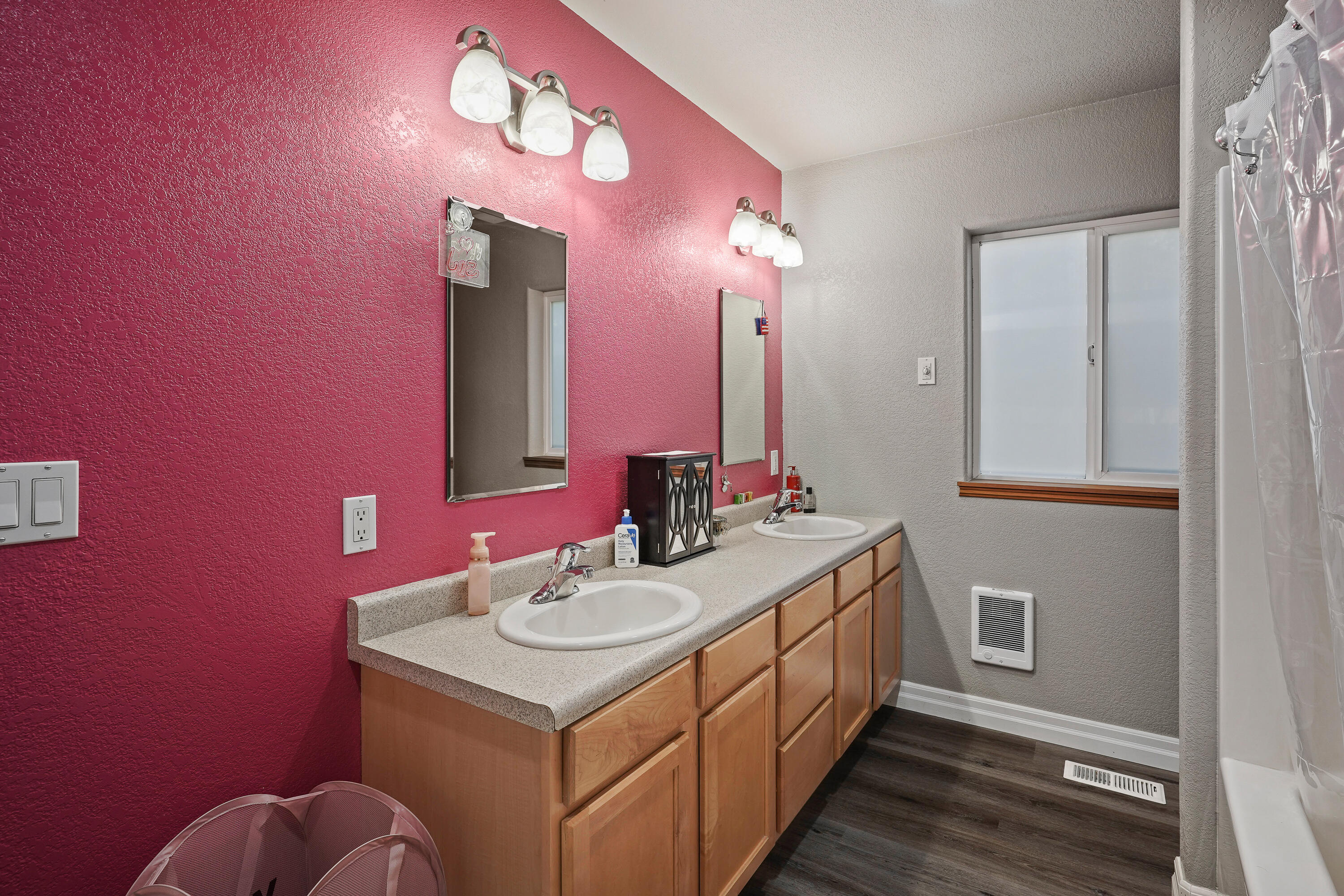 60060 Turquoise Road Bend, OR 97702 - Photo 22 of 58 Master Bathroom