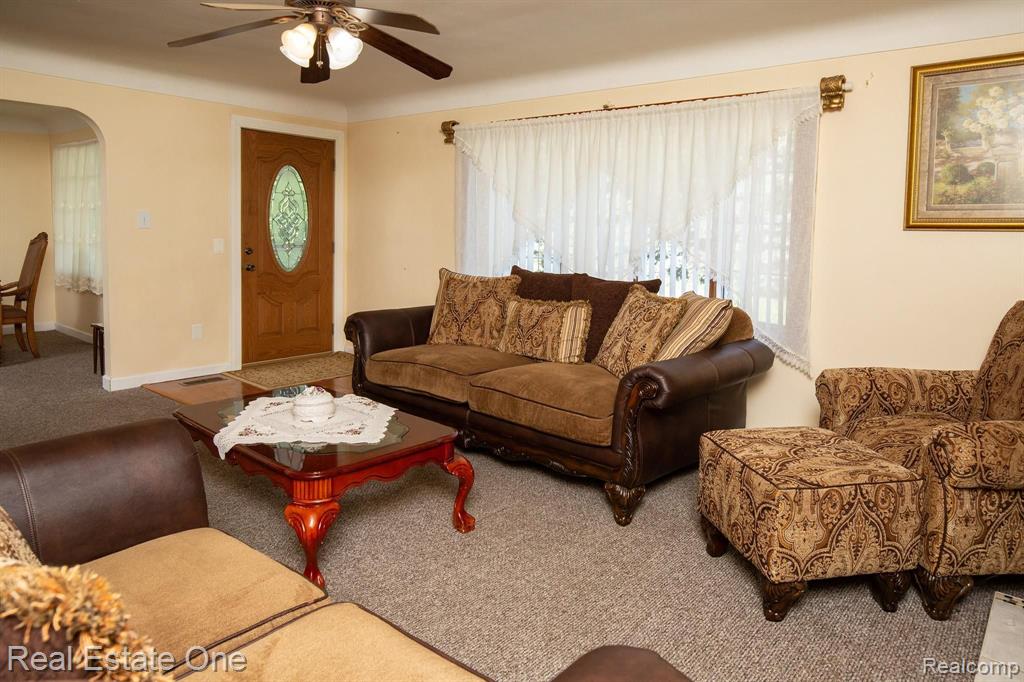 11837 Pardee Road Taylor, MI 48180 - Photo 5 of 54