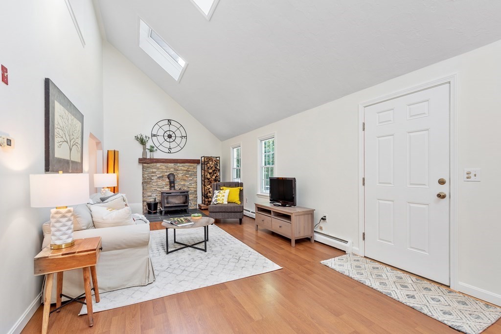 130 Spectacle Pond Road Littleton, MA 01460 - Photo 4 of 38