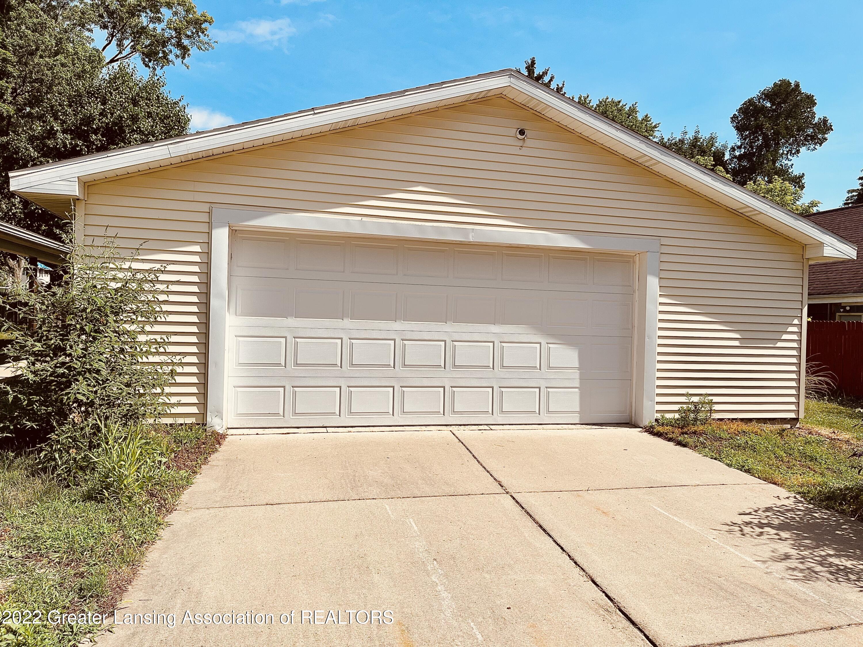 217 Rita Street Lansing, MI 48910 - Photo 3 of 42 3