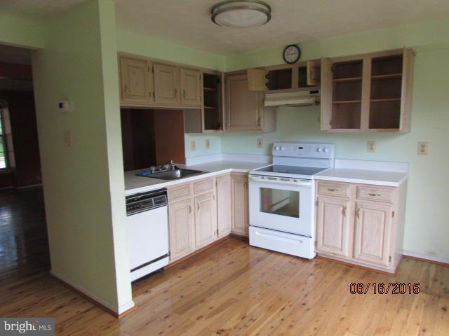 2206 Riding Crop Way Baltimore, MD 21244 - Photo 4 of 14 Kitchen