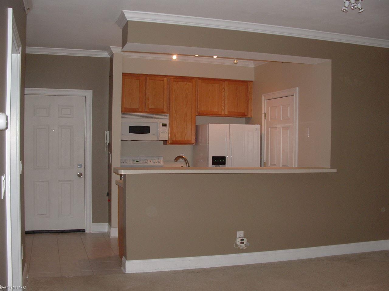 39182 Hayes Road Clinton Township, MI 48038 - Photo 7 of 27 Galley Kitchen w/Applianc