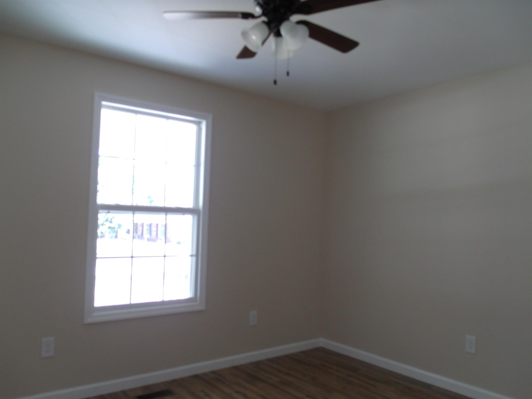26 Liberty Road Winchester, TN 37398 - Photo 12 of 16 2nd bedroom with laminate flooring and ceiling fan.