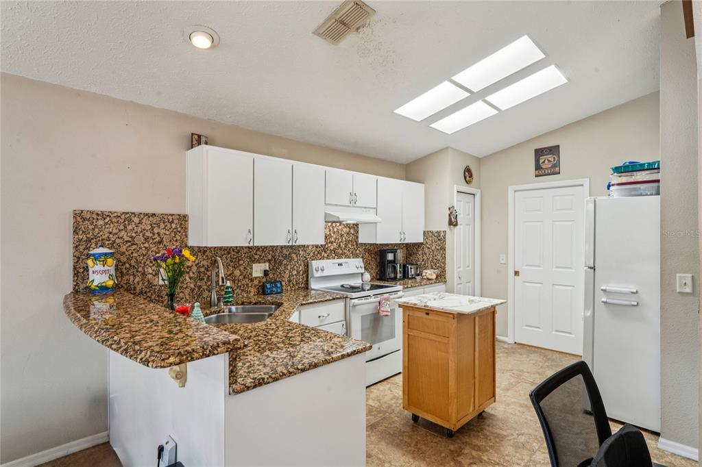 7818 Fashion Loop New Port Richey, FL 34654 - Photo 3 of 44