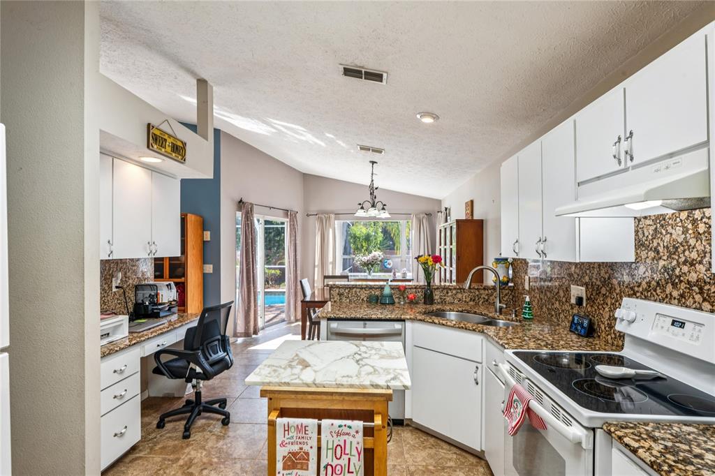 7818 Fashion Loop New Port Richey, FL 34654 - Photo 4 of 44