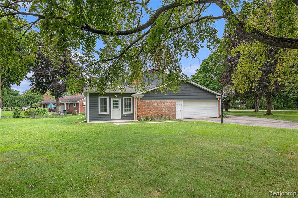 430 Willow Tree Lane Rochester Hills, MI 48306 - Photo 5 of 33