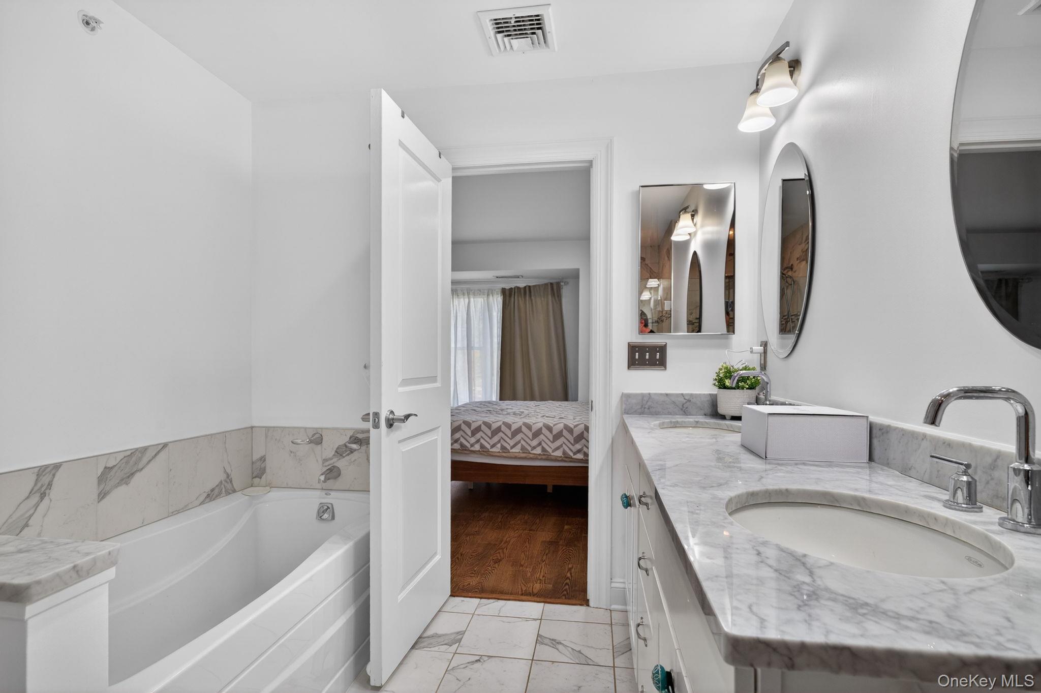 280 Boulder Ridge Road, Unit 2F South Salem, NY 10590 - Photo 24 of 41 Soaking tub