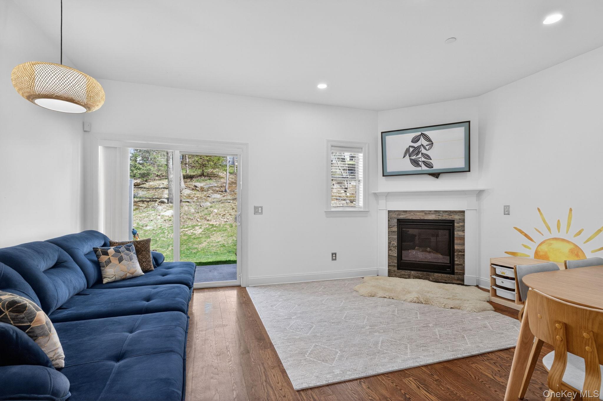 280 Boulder Ridge Road, Unit 2F South Salem, NY 10590 - Photo 4 of 41 Living Room w patio access