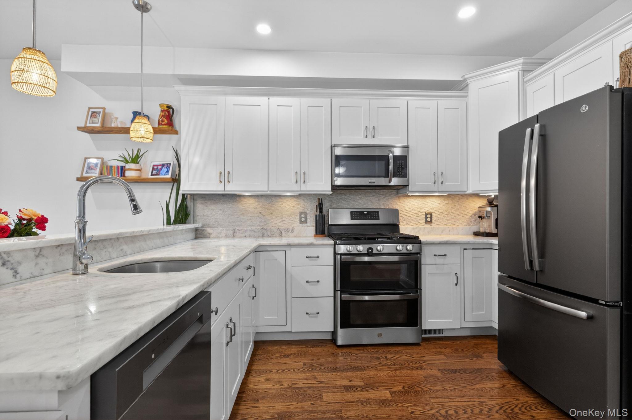 280 Boulder Ridge Road, Unit 2F South Salem, NY 10590 - Photo 10 of 41 Stainless steel appliances