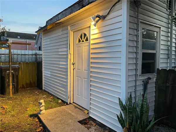 $1,075 | 1311 General Ogden Street, New Orleans, LA 70118
