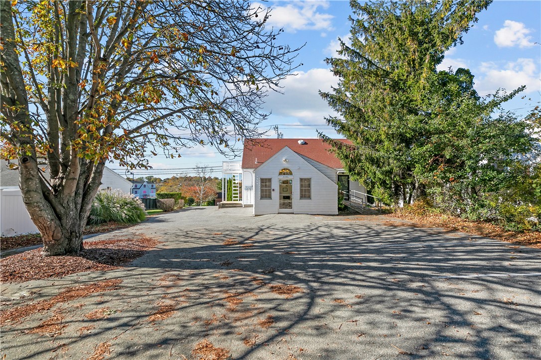 74 Valley Road Middletown, RI 02842 - Photo 45 of 48