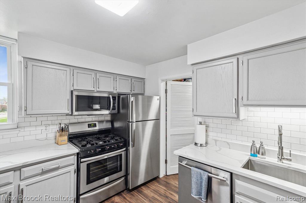 1675 Cass Lake Road, Unit C Keego Harbor, MI 48320 - Photo 11 of 41