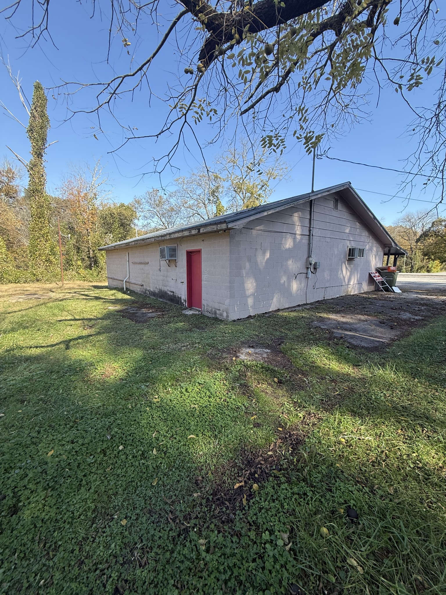 602 Old Florence Road Lawrenceburg, TN 38464 - Photo 3 of 7 a view of a house with a yard
