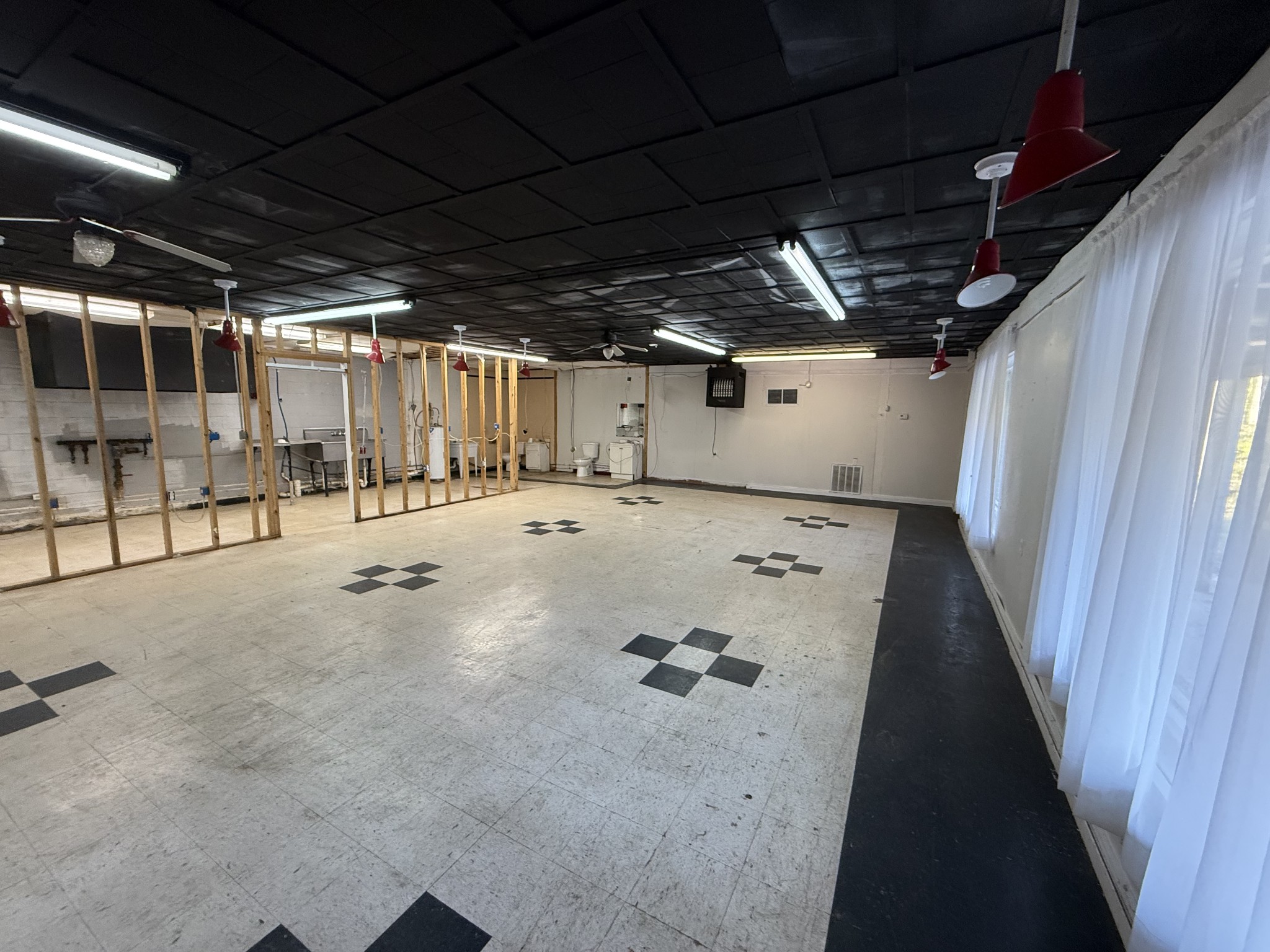 602 Old Florence Road Lawrenceburg, TN 38464 - Photo 4 of 7 a view of parking garage