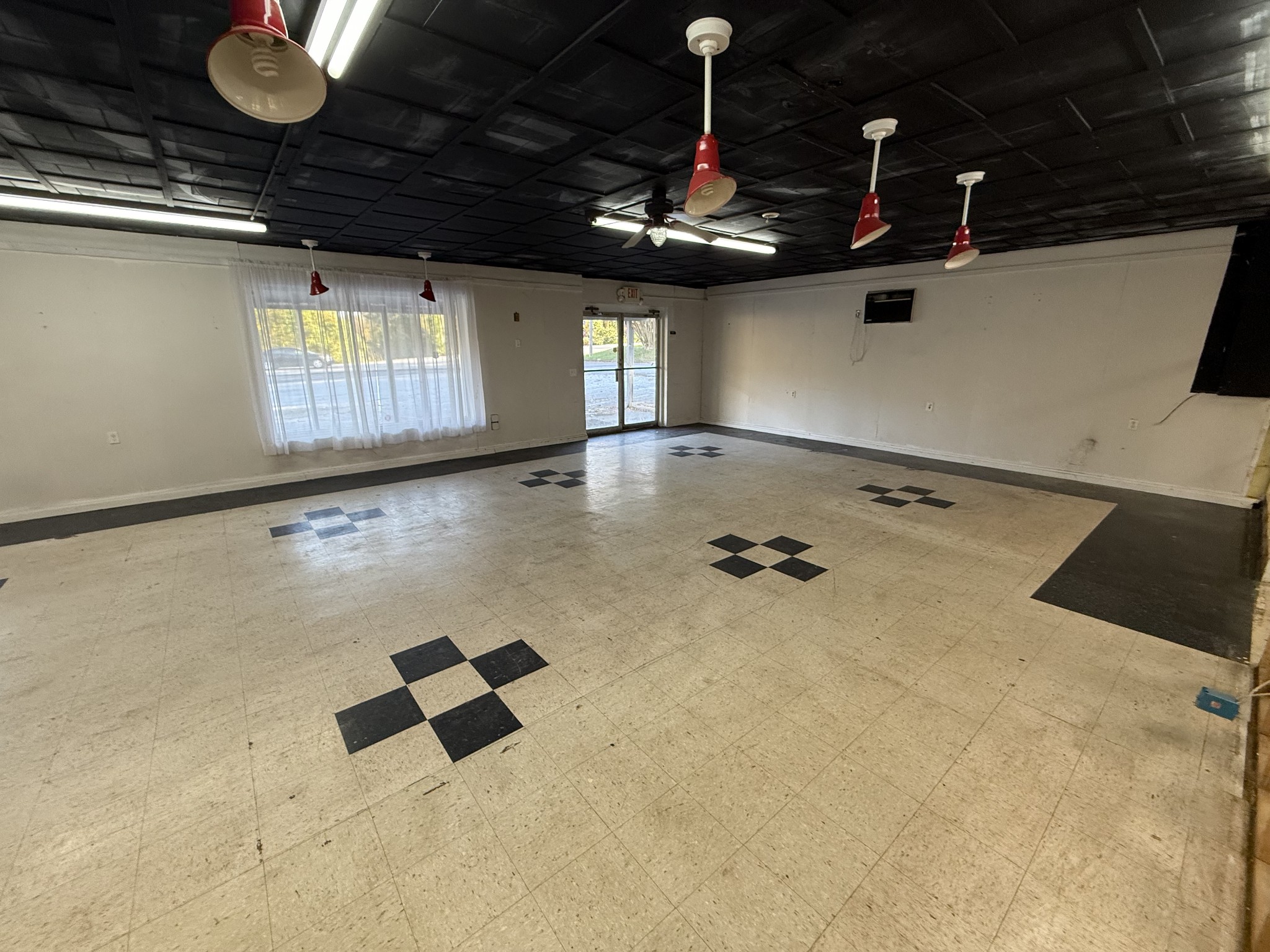 602 Old Florence Road Lawrenceburg, TN 38464 - Photo 5 of 7 a view of a room with gym equipment