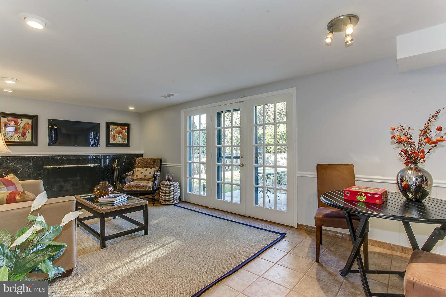 4711 River Road Bethesda, MD 20816 - Photo 8 of 21 Comfortable Family Room