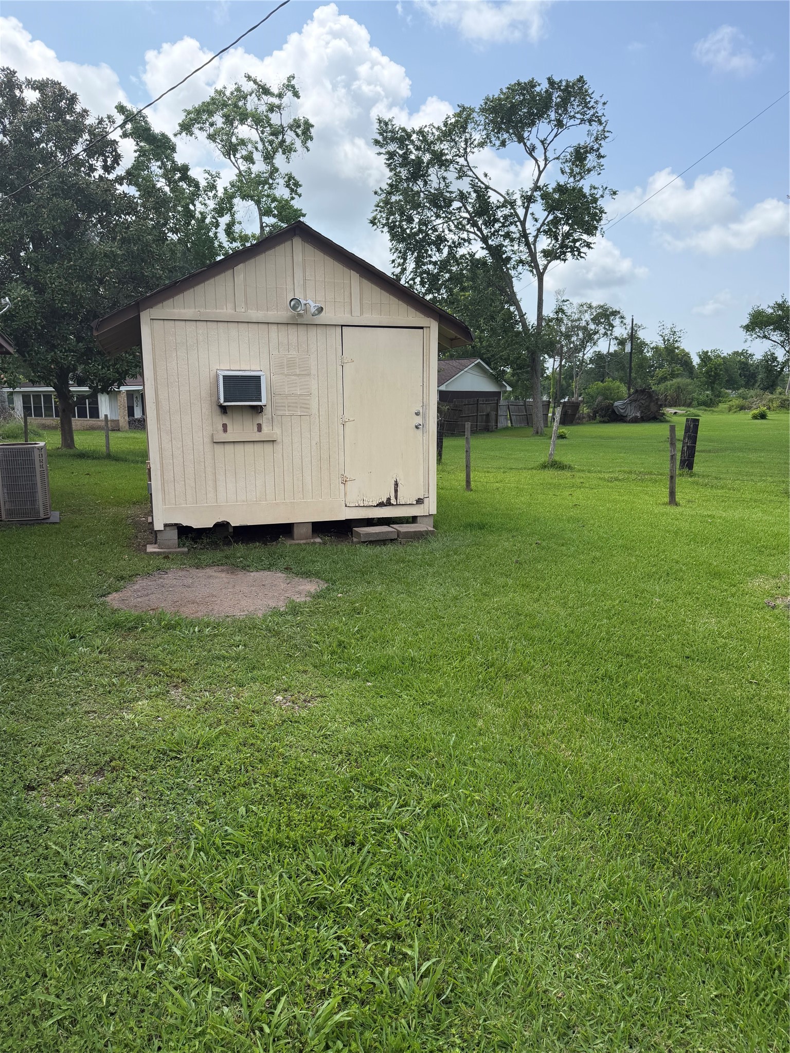 139 Scout Road Jones Creek, TX 77541 - Photo 5 of 17